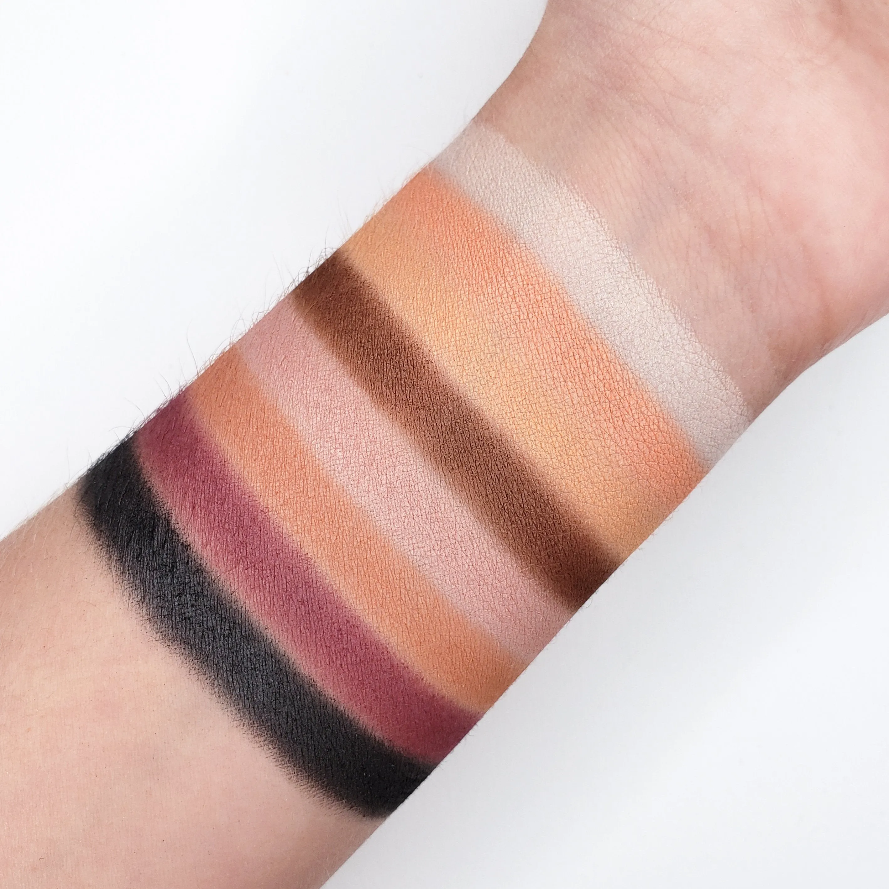 Crown Pro Eyeshadow Golden Peach Collection CP15