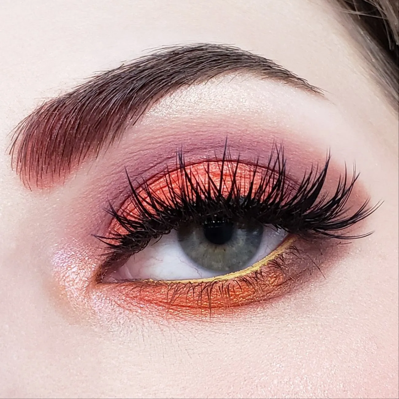 Crown Pro Eyeshadow Golden Peach Collection CP15