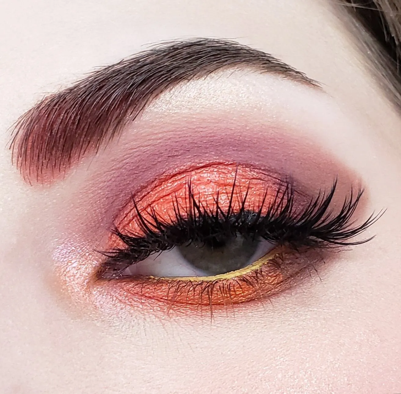 Crown Pro Eyeshadow Golden Peach Collection CP15