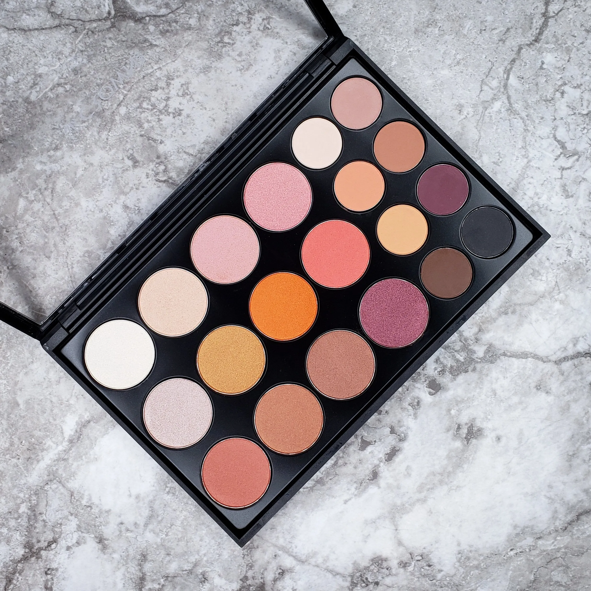 Crown Pro Eyeshadow Golden Peach Collection CP15