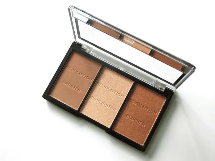 Makeup Revolution Ultra Brightening Contour Kit Ultra Light/Medium C04